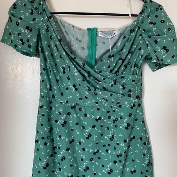 Lulus green printed dress size 8 - Picture 2 of 5